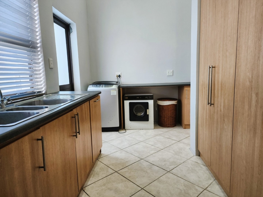 6 Bedroom Property for Sale in Kleinbaai Western Cape